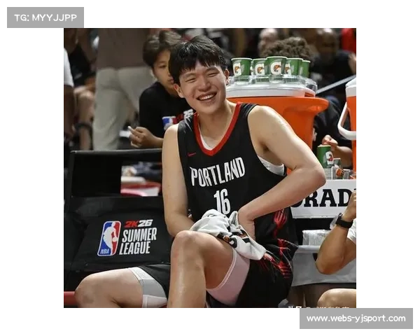 乐福与邓恩争抢篮板激烈，杨瀚森开拓者热身未获登场