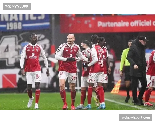 里尔公布对阵布雷斯特大名单，头号射手戴维伤愈复出